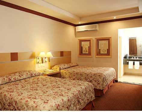 Hotel Plaza Las Quintas Эрмосильо Экстерьер фото